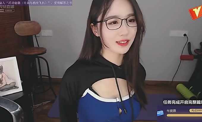 轩子巨2兔【轩子巨2兔】：【轩子小剧场】健身房的私教小姐姐