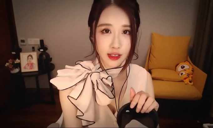轩子巨2兔 ASMR 助眠声音 /先生，我可以用您的舌头为您服务吗??