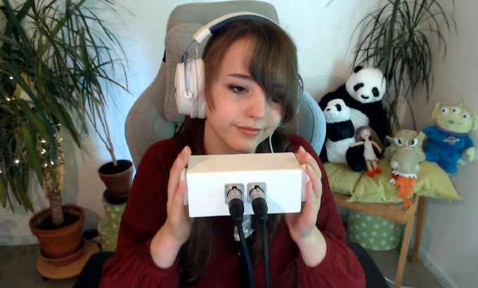 Gril ASMR-放松的耳部按摩和呼吸音