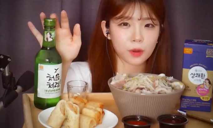 yeonchu [ 灵魂 ASMR ] 一瓶米粉和酥脆的menbosha咸一瓶 吃饭的声音