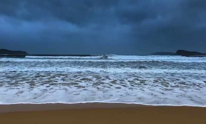 Stardust Vibes 海滩风雨如磐的海洋声音 滚动的雷声和雨声使您的睡眠，放松和耳鸣