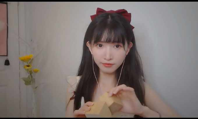 ZhiMa芝麻对辣 无人声 ASMR摩擦木头和手套’酥酥麻麻的木块&手套摩擦音