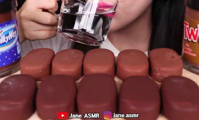 Jane 无人声 ASMR TWIX，银河系，黑巧克力，牛奶巧克力冰激凌TWIX，银河系巧克力冰淇淋吃饱了