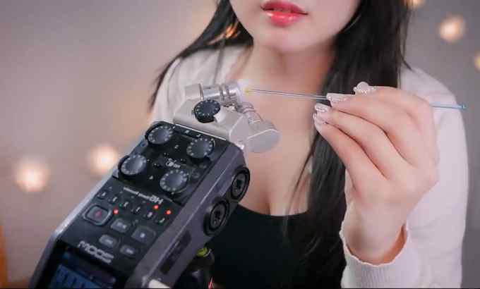 MELODY ASMR Sogeun Sogeun聊天和柔软的耳朵清洁 , 蓬松的耳朵清洁和耳语 ASMR