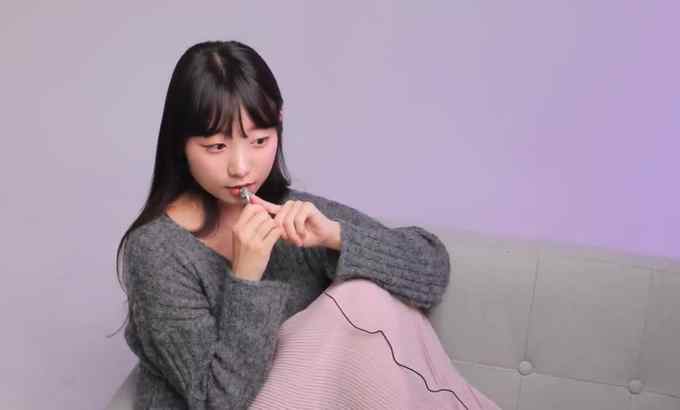 Milky ASMR ? 麦克风咬嘴的声音 ? 乳白色的ni，这是第一次! ?