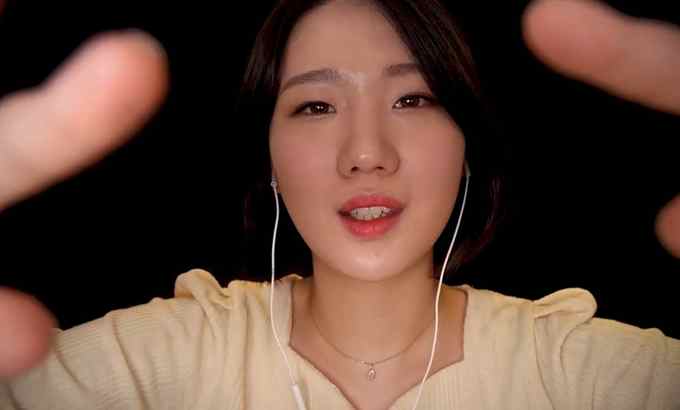 Soy [ASMR] 拔出脸上的线| 手的动作和手指的颤动声