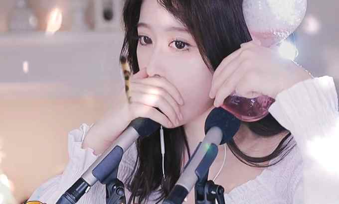 ASMR 嘴里的声音和吹耳 ??