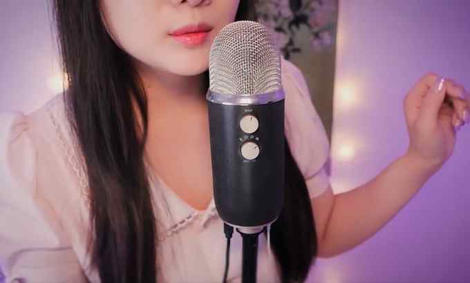 MELODY ASMR 慢速和快速触发词耳对耳 ?