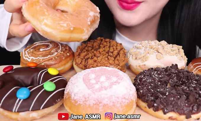 Jane ASMR 脆皮奶油 甜甜圈 *巧克力、花生酱 脆皮奶油 甜甜圈、甜甜圈、吃面包表演