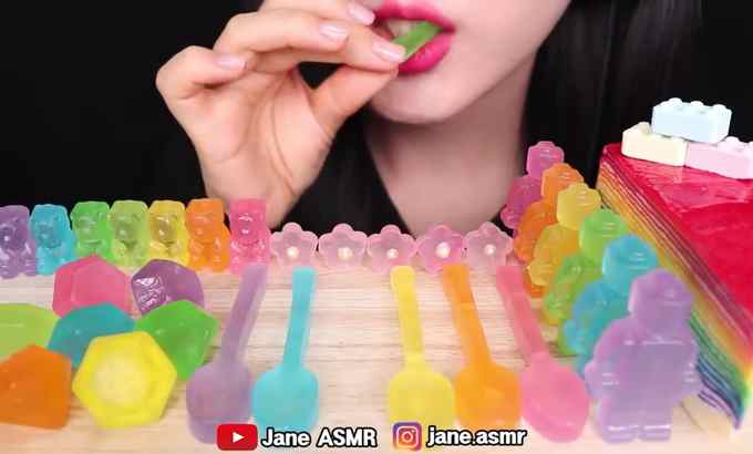 Jane ASMR 彩虹 * 水晶果冻、小白兔、可食用勺子、可食用乐高玩具、熊软糖 彩虹吃播 吃的声音