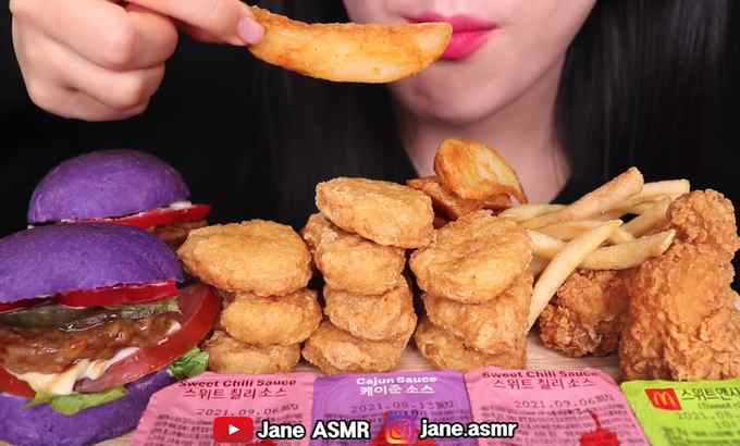 Jane ASMR 防弹少年团餐 *麦当劳掘金，紫汉堡，炸鸡翅 麦当劳的防弹少年团设置吃播 吃的声音