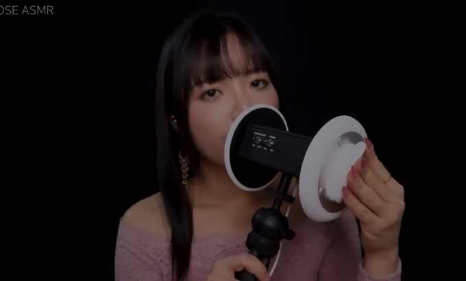 Rose [ASMR] 双胞胎对待你的耳朵（嘴里的声音）