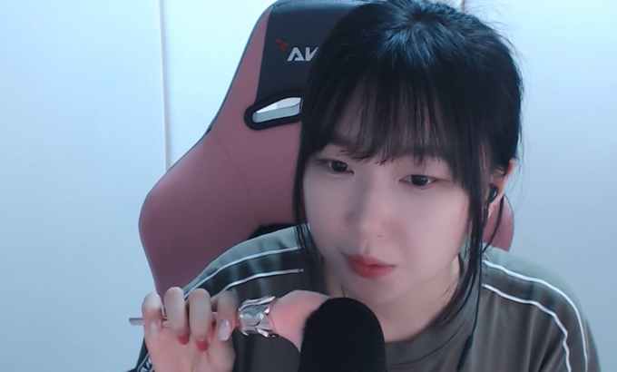 chu_a츄아 无人声 ASMR 各种刷子和嘴巴的声音，当您专心聆听时会立即感到疲倦（不说话）