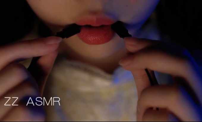 ZZ ASMR | 麦克风触摸、抓挠和嘴巴的声音 | 强烈触发（不说话）