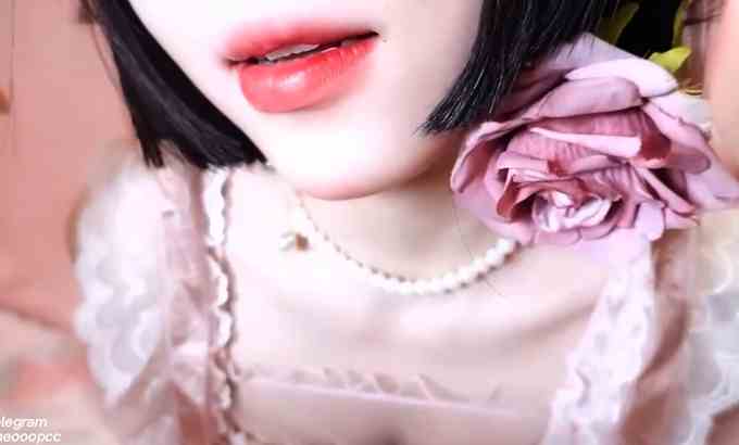 小羊咩 ASMR #小羊喵 妹妹近距离吃耳朵舔耳