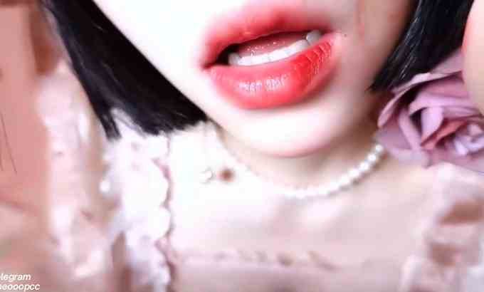 小羊咩 ASMR #小羊喵  妹妹近距离吃耳朵舔耳