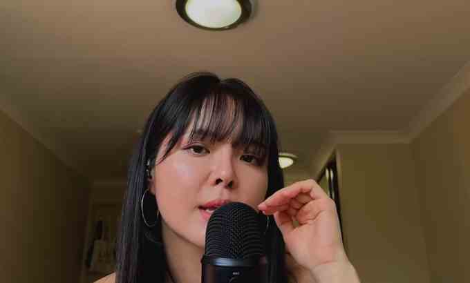 Rose [ASMR] 摸你的脸+嘴里的声音（强烈的个人关注❣️）