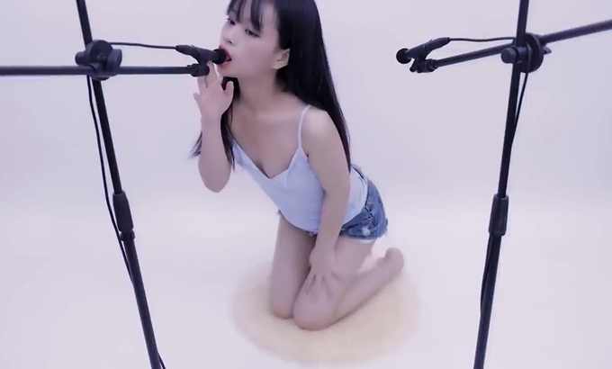 🥰晓美-ASMR 口腔音 舔耳 弹舌音 按摩 喘息 ｜4k 喘息口音舔耳弹舌音丝袜