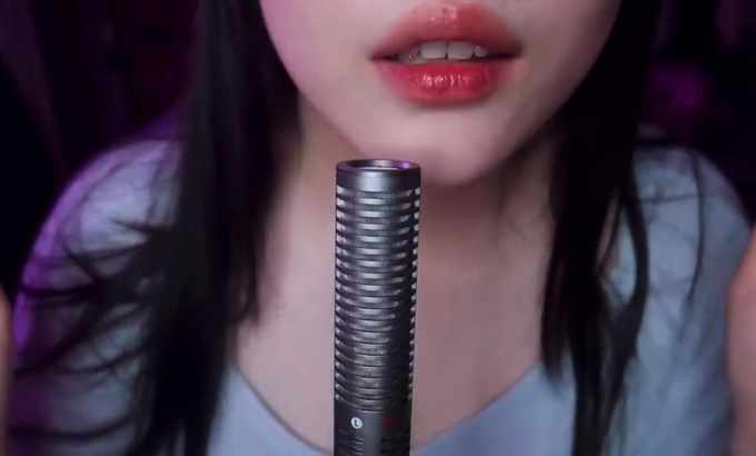 DOOBOO ASMR 摄像头敲击和重复单词（轻微的颤抖和口音） 摄像头敲击