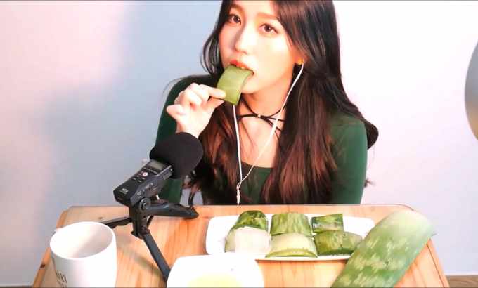 Juny ASMR 芦荟吃的声音 芦荟吃的声音 ALOE VERA 吃的声音