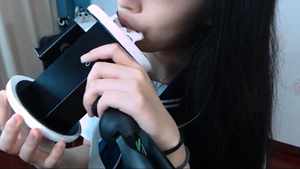 灵性饱满的欢欢 无人声 纯舔耳 亚洲ASMR舔耳ASMR嘴音，吃耳朵，舌头颤抖不说话！