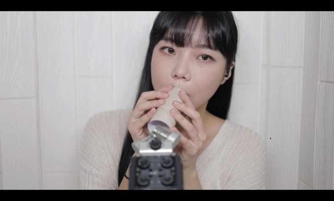 하나블리【ASMR】卫生纸卷敲打耳膜的声音💋💦