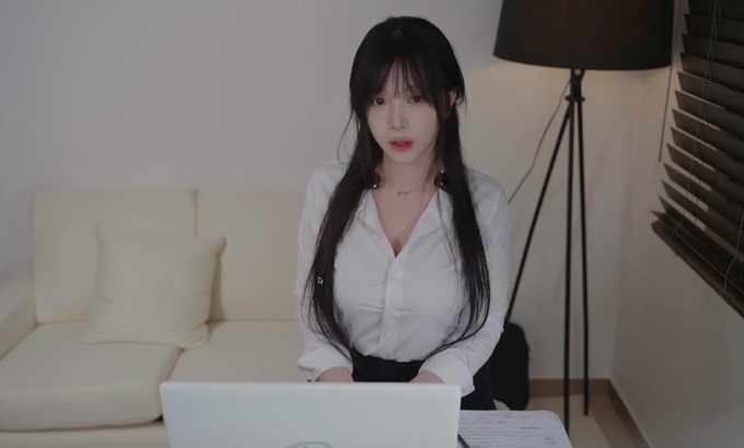 Yoon ying ASMR【yoonying】出差情景，办公OL服装（新麦克风、键盘、高跟鞋、巧克力、雨声），AI字幕，剧情演绎，放松