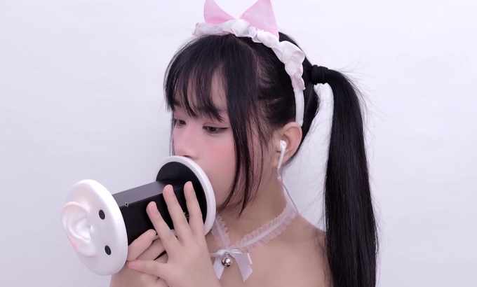 晓美 🥰晓美 Xiao Mei ASMR 舔耳口腔音喘息 舔耳朵 舔和吃 舔耳朵
