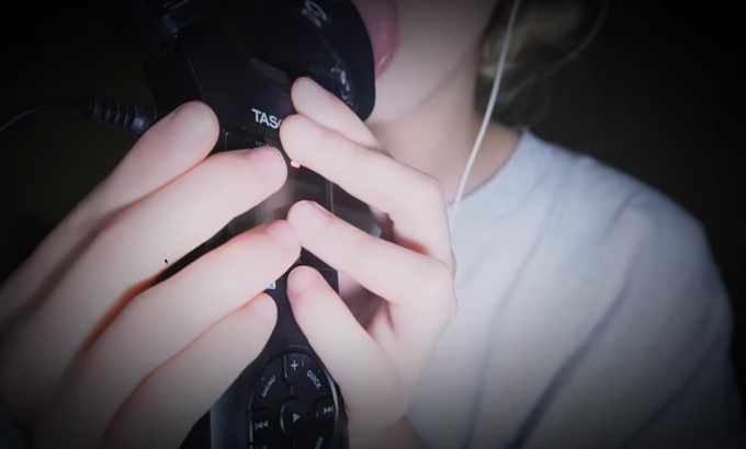 NEMURINI  ASMR 我回来了！！吃耳朵 中文舔耳