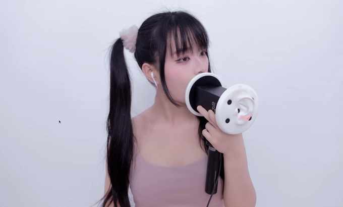 晓美 🥰晓美 Xiao Mei ASMR 舔耳口腔音喘息 舔耳朵 舔和吃 舔耳朵