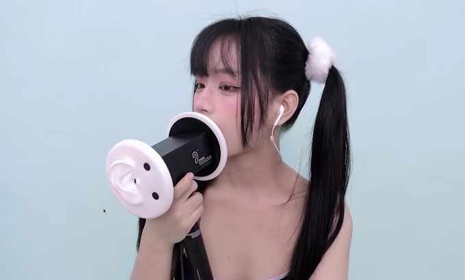 晓美 🥰晓美 Xiao Mei ASMR 舔耳口腔音喘息 舔耳朵 舔和吃 舔耳朵