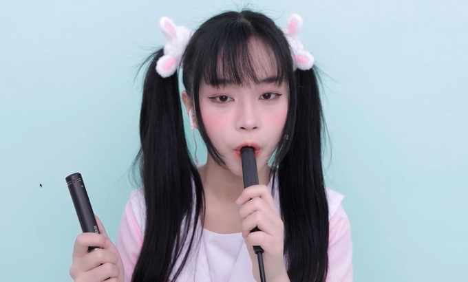 晓美  🥰晓美 Xiao Mei ASMR 舔耳口腔音喘息 舔耳朵 舔和吃 舔耳朵