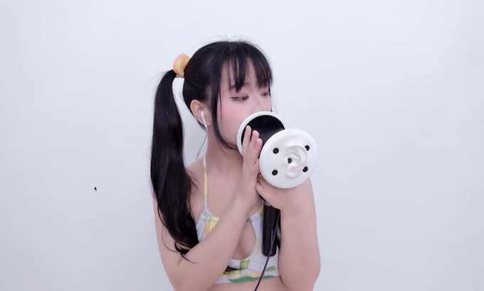晓美 🥰晓美 Xiao Mei ASMR 舔耳口腔音喘息 舔耳朵 舔和吃 舔耳朵