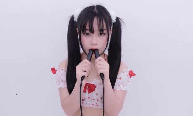 晓美 🥰晓美 Xiao Mei ASMR 舔耳口腔音喘息 舔耳朵 舔和吃 舔耳朵