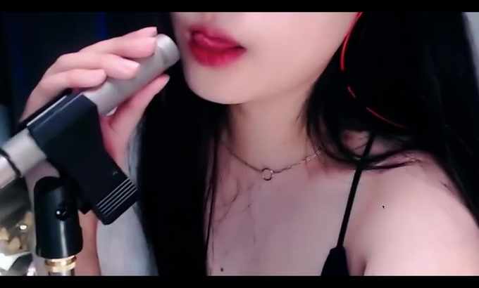 MY丶雪寒 多种口腔音ASMR舔耳助眠