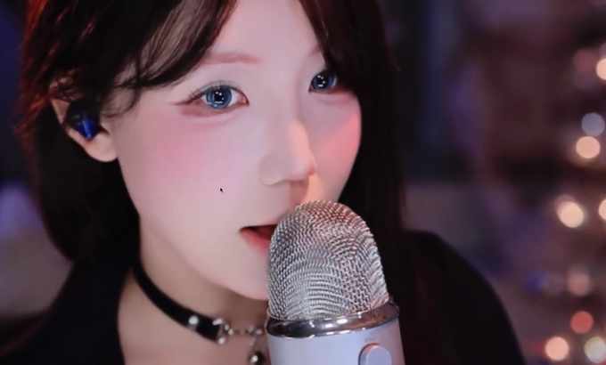 妮有柿【ASMR 妮有柿】舔耳♡含耳吐息♡口腔音助眠 | 口腔声音有助于睡眠