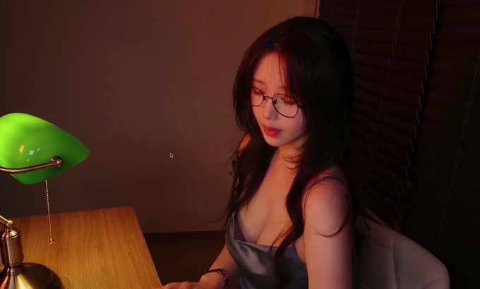 Yoon ying 女上司一夜情ASMR舔耳助眠