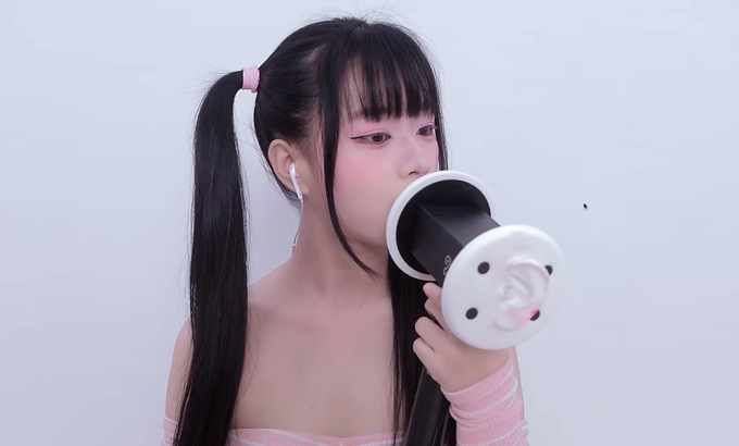 晓美 🥰晓美 Xiao Mei ASMR 舔耳口腔音喘息 舔耳朵 舔和吃 舔耳朵
