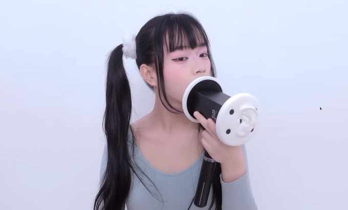 晓美 🥰晓美 Xiao Mei ASMR 舔耳口腔音喘息 舔耳朵 舔和吃 舔耳朵