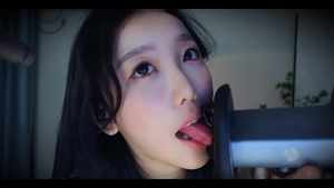 酥酥学姐 ASMR舔耳特写