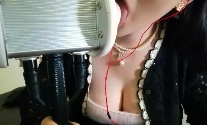社恐的泡芙老师 视觉冲击强烈的舔耳