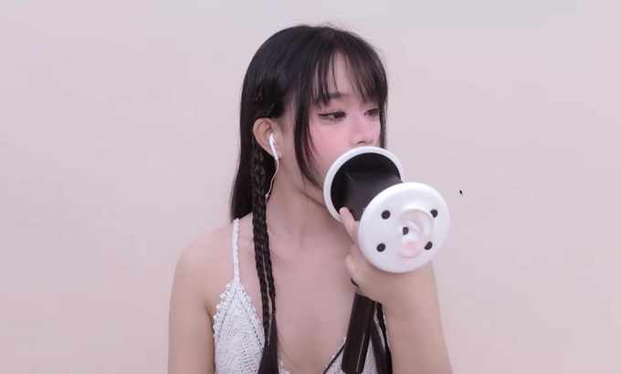 晓美 🥰晓美 Xiao Mei ASMR 舔耳口腔音喘息 舔耳朵 舔和吃 舔耳朵