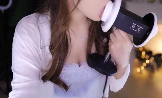 大伊伊5121 ASMR【大伊伊】温柔姐姐，舔耳系列，掏耳，轻语放松~