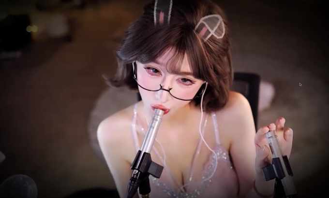 张爱玲aily 御姐 ASMR舔耳福利
