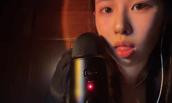 clasmr_zzz 喷雾 木勺 跳跳糖 舌钉触发音 口腔音 亲吻音_clasmr