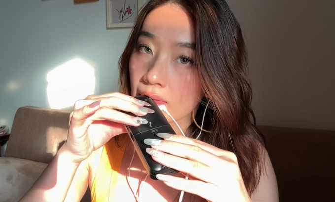 Lin 麦克风里传出的 ASMR 口部声音
