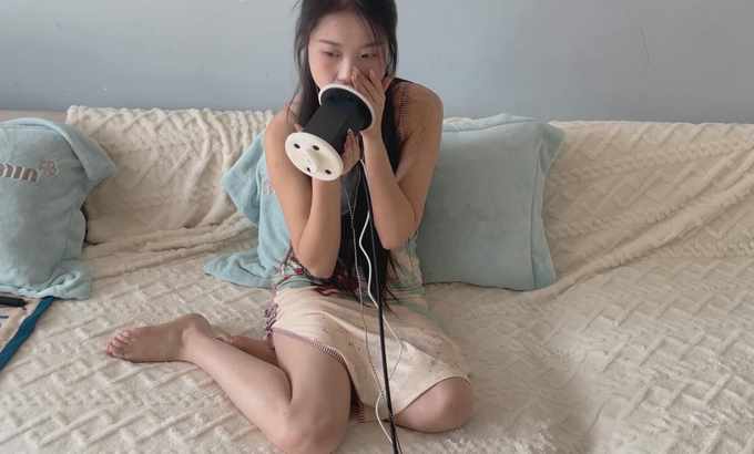 白桃子 ASMR 舔耳朵 舔和吃 舔耳朵 舔耳口腔音喘息