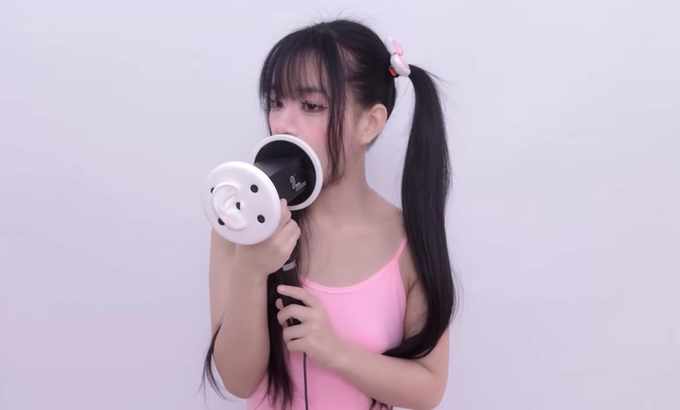 晓美 🥰晓美 Xiao Mei ASMR 舔耳口腔音喘息 舔耳朵 舔和吃 舔耳朵