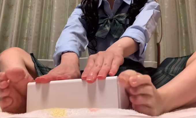 Fuwari ASMR 赤脚挖耳💓足部精油按摩👐🏻💕敲击，抓挠，睡眠诱导😴足部精油按摩，挖耳，敲击，抓挠，睡眠