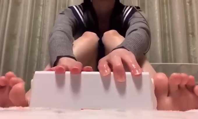 Fuwari ASMR 赤脚挖耳💕足部精油按摩👐🏻💕敲击，抓挠，睡眠诱导😴足部精油按摩，挖耳，敲击，抓挠，睡眠